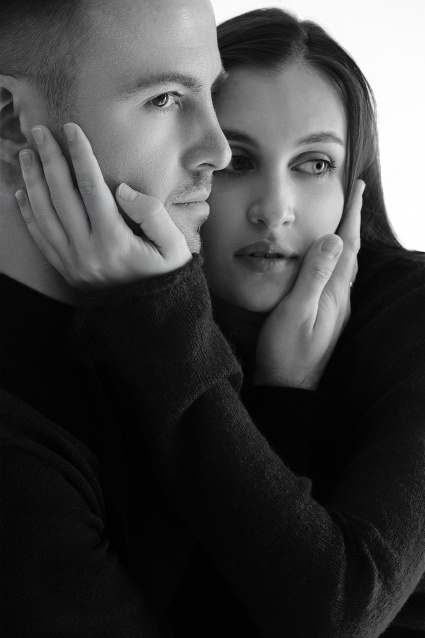 Заказать фотосессию Love Story для пары в студии от сети фотостудий Fashion Box в Санкт-Петербурге – фото № 4