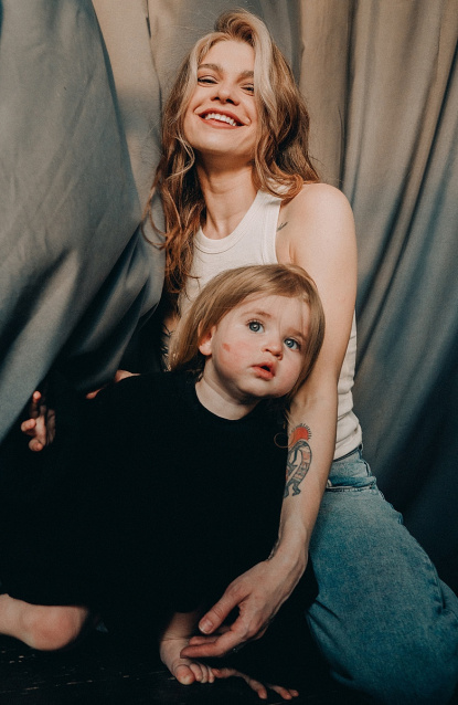 Семейная фотосессия в студии по выгодной цене от сети фотостудий Fashion Box в Санкт-Петербурге – фото № 9