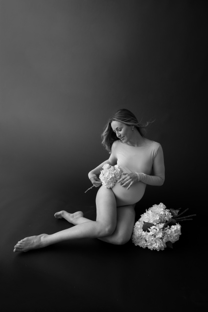 Фотосессия для беременных «В ожидании чуда» - заказать профессиональную фотосъемку от сети фотостудий Fashion Box в Санкт-Петербурге – фото № 6
