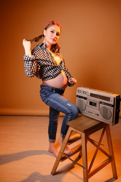 Фотосессия для беременных «В ожидании чуда» - заказать профессиональную фотосъемку от сети фотостудий Fashion Box в Санкт-Петербурге – фото № 35