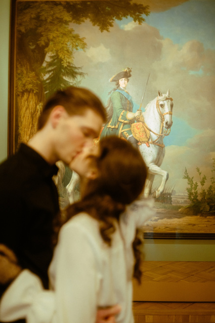 Заказать фотосессию Love Story для пары в студии от сети фотостудий Fashion Box в Санкт-Петербурге – фото № 42