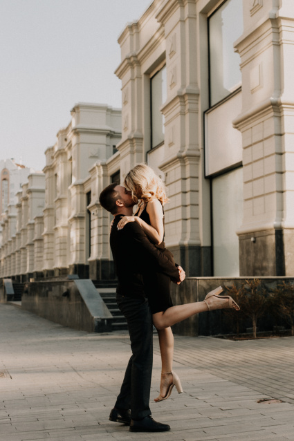 Заказать фотосессию Love Story для пары в студии от сети фотостудий Fashion Box в Санкт-Петербурге – фото № 4