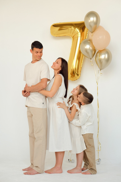 Семейная фотосессия в студии по выгодной цене от сети фотостудий Fashion Box в Санкт-Петербурге – фото № 5