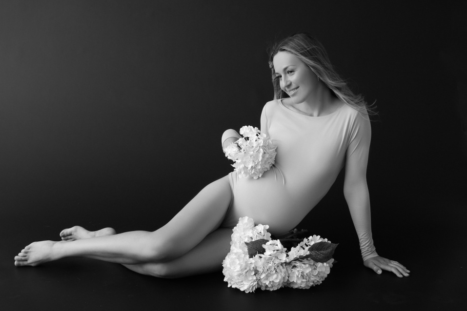 Фотосессия для беременных «В ожидании чуда» - заказать профессиональную фотосъемку от сети фотостудий Fashion Box в Санкт-Петербурге – фото № 1