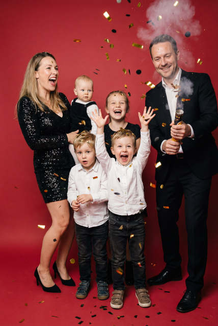 Семейная фотосессия в студии по выгодной цене от сети фотостудий Fashion Box в Санкт-Петербурге – фото № 4