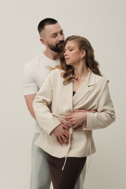 Заказать фотосессию Love Story для пары в студии от сети фотостудий Fashion Box в Санкт-Петербурге – фото № 3