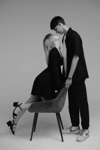 Заказать фотосессию Love Story для пары в студии от сети фотостудий Fashion Box в Санкт-Петербурге – фото № 19