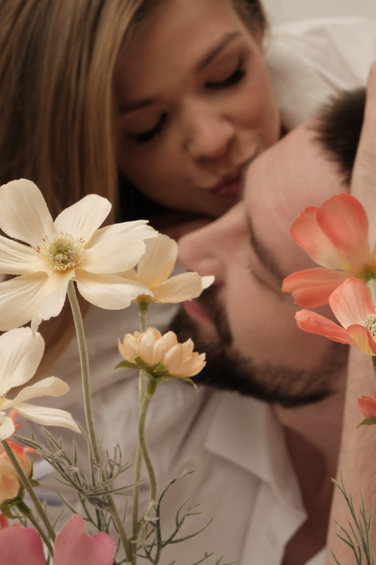 Заказать фотосессию Love Story для пары в студии от сети фотостудий Fashion Box в Санкт-Петербурге – фото № 9