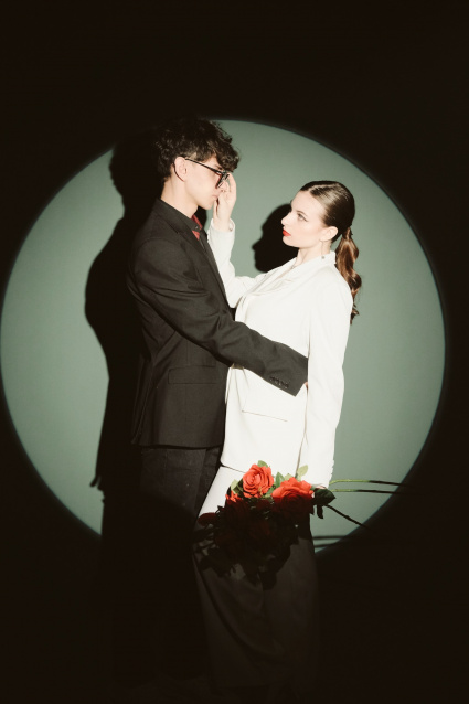 Заказать фотосессию Love Story для пары в студии от сети фотостудий Fashion Box в Санкт-Петербурге – фото № 17